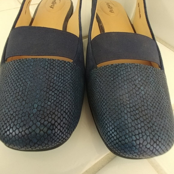 Trotters Navy Blue Slingback Flats - Picture 9 of 10